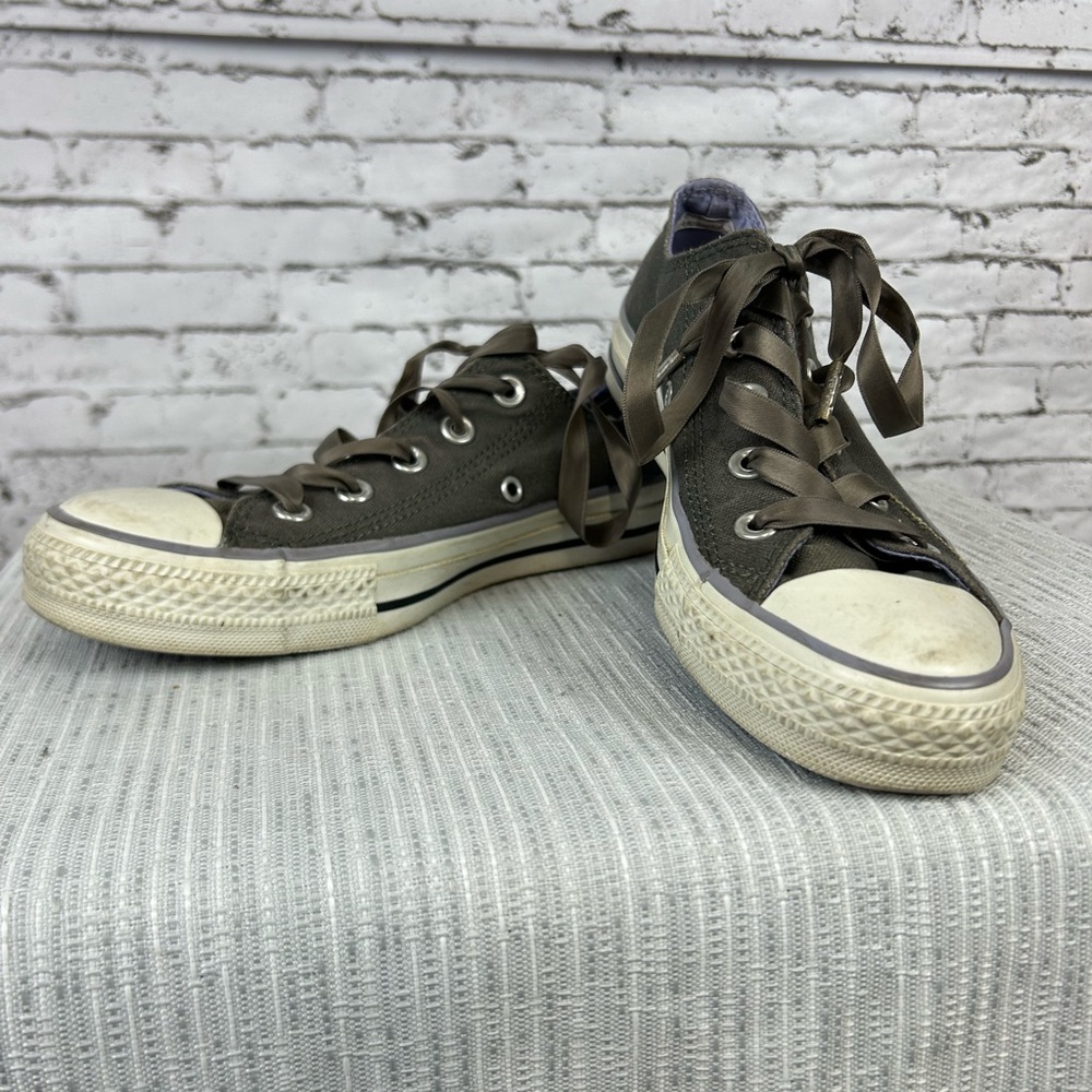Chuck Taylor All Star Converse | Gray and Purple low top Sneakers size 6